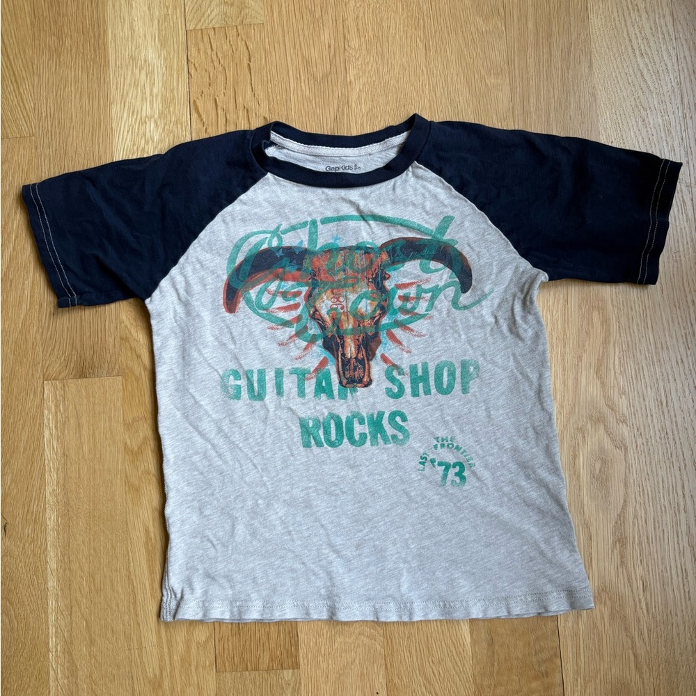 GAPKids Boys Grey Graphic Short Sleeve Shirt size small 6-7